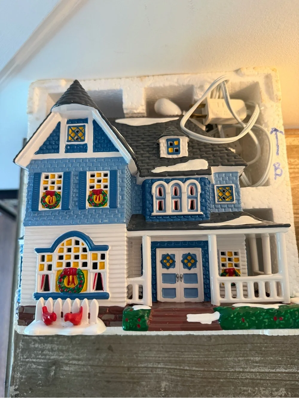 Department 56 American Architecture Series Snow Village Shingle Victorian